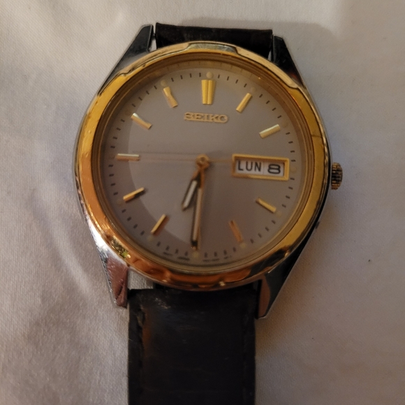 Seiko two tone watch - Picture 10 of 11